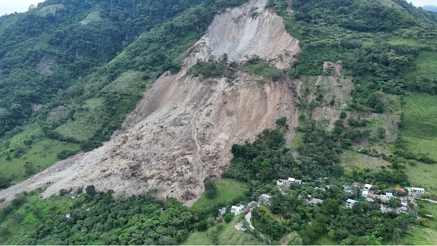 Según un breve comunicado de apenas dos líneas emitido por el ayuntamiento de Huehuetla,las localidades donde se encuentran los derrumbes son Acuautla,Chapingo y Santa Inés.