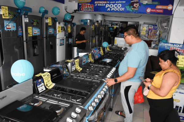 Ante el pesimismo que manifestaron de la situación económica presente y futura del país, la confianza del consumidor en México recayó en septiembre de 2025, reveló el Instituto Nacional de Estadística y Geografía (Inegi).