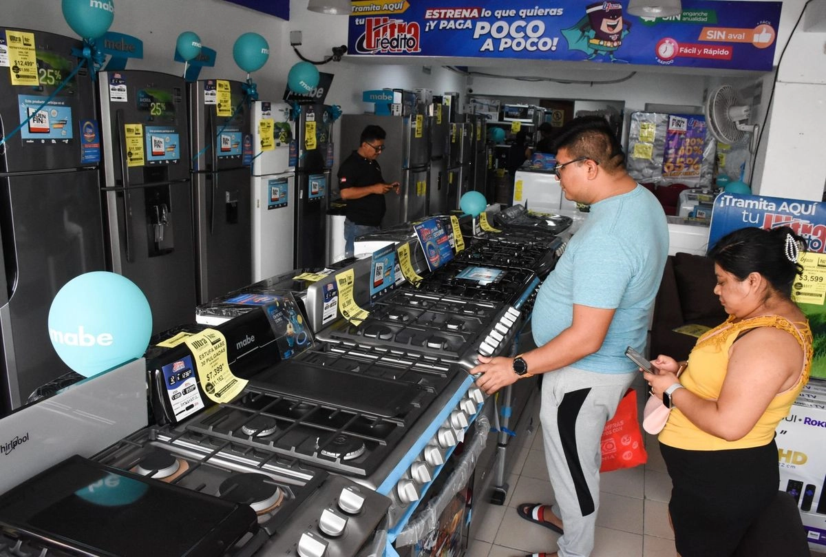 Ante el pesimismo que manifestaron de la situación económica presente y futura del país, la confianza del consumidor en México recayó en septiembre de 2025, reveló el Instituto Nacional de Estadística y Geografía (Inegi).