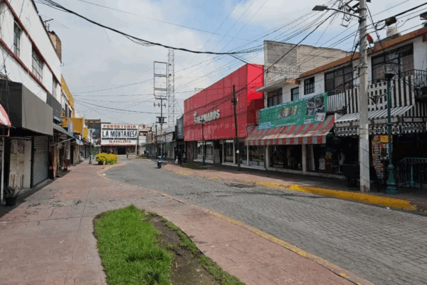Estas acciones tienen como propósito llegar a puntos de acuerdo entre comerciantes y autoridades municipales mediante pláticas y mesas de trabajo en las que se plantean estrategias para que exista gobernabilidad en las calles, en lugar de anarquía y represión.