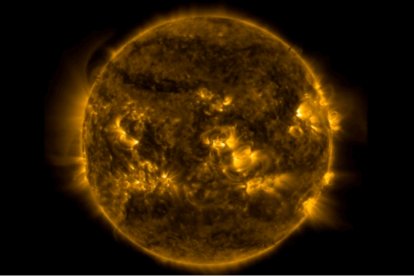 La actividad solar está aumentando mucho más allá de las predicciones científicas, advirtió la NASA, lo que resulta en más tormentas solares, erupciones solares y fenómenos meteorológicos espaciales.