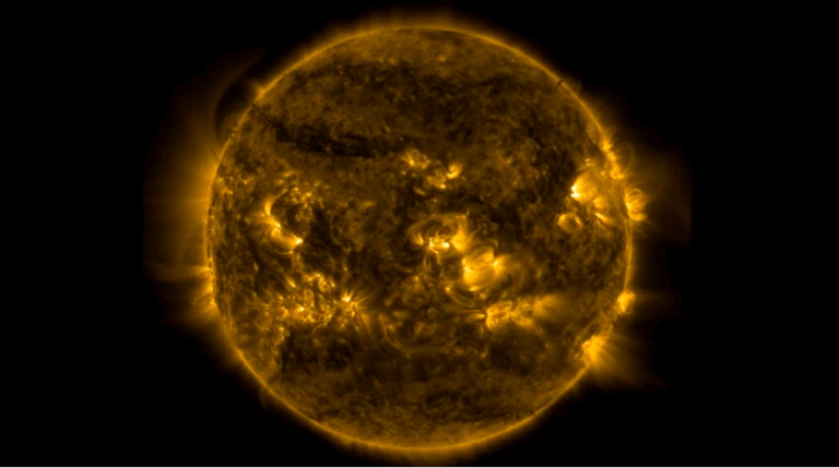 La actividad solar está aumentando mucho más allá de las predicciones científicas, advirtió la NASA, lo que resulta en más tormentas solares, erupciones solares y fenómenos meteorológicos espaciales.