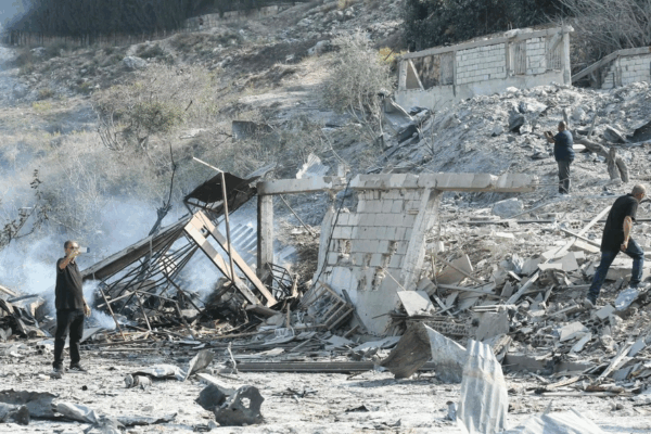 La aldea de Toura, al sur de Líbano, sufrió daños tras los ataques israelíes, el 6 de noviembre de 2025.