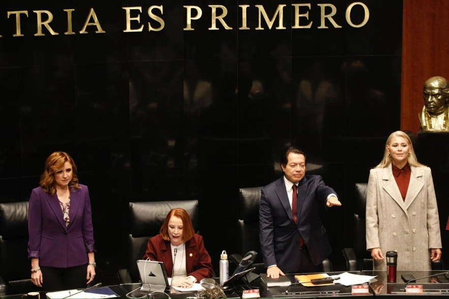 La sesión en el Senado de la República, en la que comparecerá el secretario de Educación Pública, Mario Delgado, en la Ciudad de México, el 11 de noviembre de 2025.