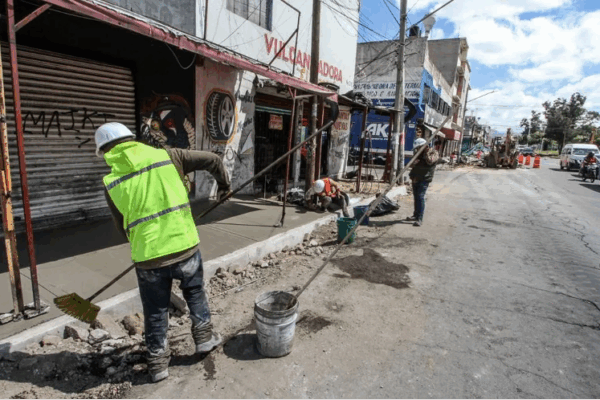 La gobernadora Delfina Gómez realizó la pavimentación, así como la construcción de banquetas y guarniciones de 13 calles de 11 municipios.