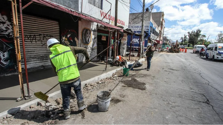 La gobernadora Delfina Gómez realizó la pavimentación, así como la construcción de banquetas y guarniciones de 13 calles de 11 municipios.