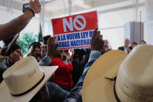 Productores agrícolas durante la protesta.