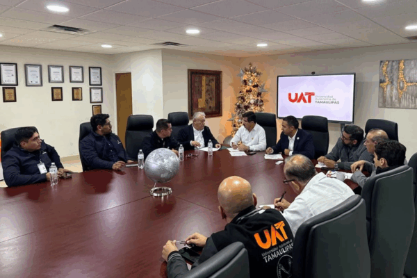 Como parte de la agenda se revisó el proceso de incorporación de egresados al nuevo Centro Regional Administrativo de la ANAM, próximo a inaugurarse en esta ciudad fronteriza. La UAT colaborará en la evaluación de perfiles y selección del personal que ocupará las primeras 500 plazas de base que la agencia federal abrirá en la región. 