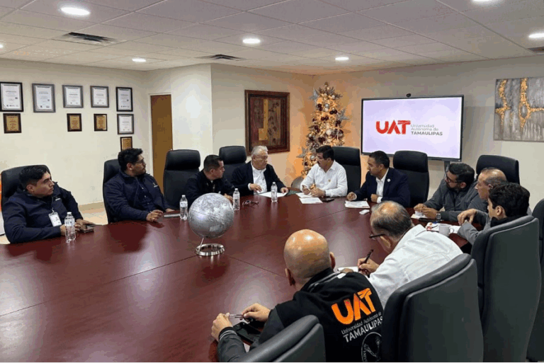 Como parte de la agenda se revisó el proceso de incorporación de egresados al nuevo Centro Regional Administrativo de la ANAM, próximo a inaugurarse en esta ciudad fronteriza. La UAT colaborará en la evaluación de perfiles y selección del personal que ocupará las primeras 500 plazas de base que la agencia federal abrirá en la región. 