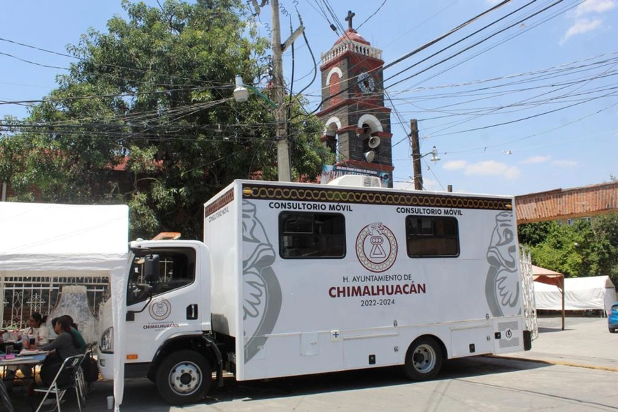 Consultorio móvil en el ayuntamiento de Chimalhuacán.