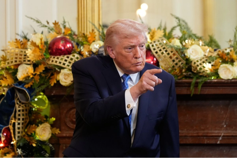 Donald Trump sostuvo que “el régimen ilegítimo de Nicolás Maduro está utilizando el petróleo de yacimientos robados para financiar el 'narcoterrorismo', la trata de personas, el asesinato y el secuestro”.