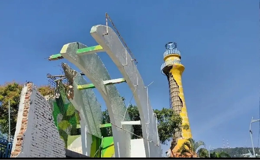 Trabajadores del parque acuático Centro Internacional de Convivencia Infantil (CICI), informaron que ayer fue concretado el proceso de pagos pendientes y la liquidación a los 24 elementos, quienes restaban por concluir esta etapa. Como agradecimiento, los trabajadores colocaron una pancarta en el acceso principal del inmueble, mediante la cual agradecieron la intervención de la gobernadora de Guerrero, Evelyn Salgado Pineda.  Uno de los portavoces de los trabajadores, explicó que existe la promesa de recontratación por parte del nuevo empresario que adquirió la concesión para la operación del CICI Costera. En días pasados, el director de Promotora Turística estatal, instancia responsable de la operación del CICI, José Luis González de la Vega, indicó que la operación de este parque acuático fue concesionada a un nuevo empresario, quien espera remodelar y reiniciar funciones en el CICI aproximadamente a finales de 2026. Las protestas de trabajadores del CICI comenzaron el año pasado, luego de que la anterior empresa, administrada por un empresario que identifican como Raúl Pérez Durán, dejó de pagarles sus salarios. Entre sus exigencias para permitir cualquier obra de remodelación de este espacio, era el pago de sus quincenas pendientes, y en dado caso, su liquidación, conforme a la ley. Uno de los trabajadores consultados, mencionó que esperan que el nuevo empresario cumpla su promesa de recontratación una vez que el icónico parque acuático reabra sus puertas al público. El parque acuático CICI inició un proceso de deterioro constante desde hace aproximadamente 15 años, debido a los problemas de inseguridad de Acapulco, la disminución de turistas, aunado a la falta de mantenimiento de los responsables del balneario.