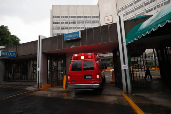 El dinero y el trabajo no remunerado que los mexicanos destinan al cuidado de la salud equivalen a casi de la mitad del gasto en este rubro. En la imagen, el Hospital Español de la Ciudad de México.