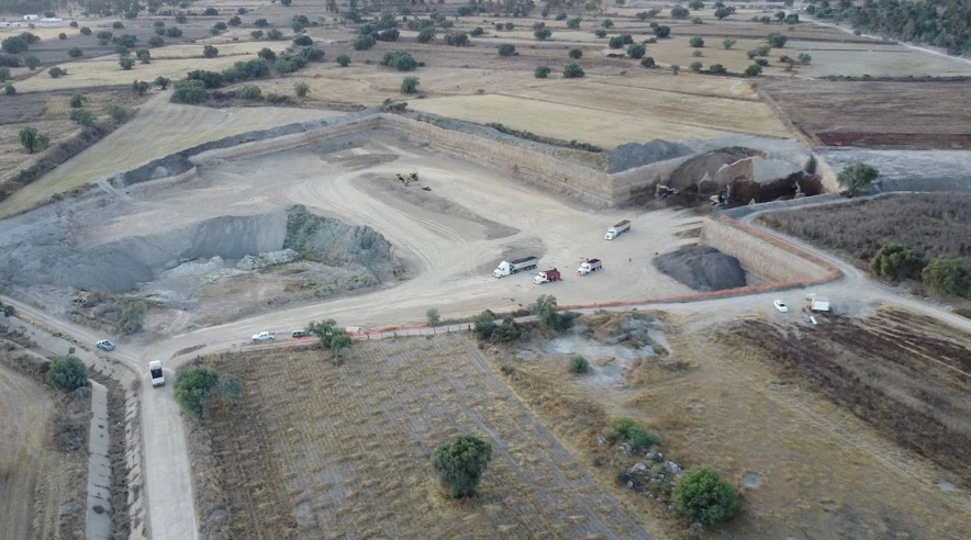 El sindicato de la CTC acusó que el ayuntamiento de Zumpango efectuó una clausura “irregular” de la mina que opera y señaló que el gobierno local "extralimitó sus facultades", pues el giro se localiza en el municipio de Tequixquiac.