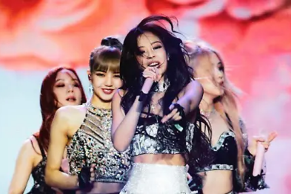 Dos cosas pueden ser ciertas a la vez. El K-pop es una fuerza inextricable en la cultura pop global, y durante mucho tiempo ha sido poco celebrado en instituciones como los Grammy , donde los artistas de K-pop se han presentado pero nunca han ganado un trofeo.