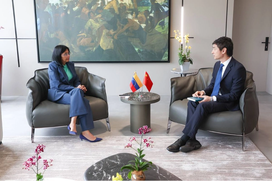 En un mensaje publicado en redes sociales, Rodríguez dijo que agradeció al gobierno chino por su condena al secuestro del presidente Nicolás Maduro y de la primera dama Cilia Flores, así como a las agresiones contra Venezuela.