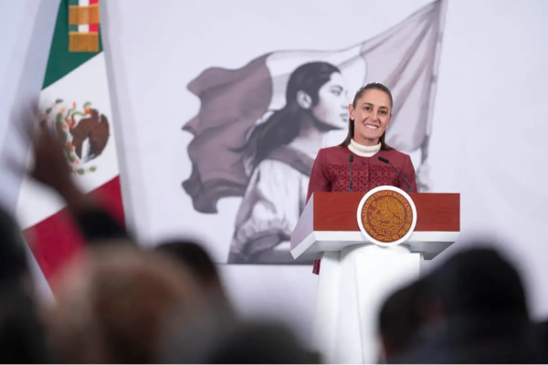 Durante la mañanera, la jefa del Ejecutivo abrió con el tema y subrayó que el jefe de la Casa Blanca reconoció el trabajo y los avances que se han logrado en México en el último año en el tema de combate al crimen organizado. 