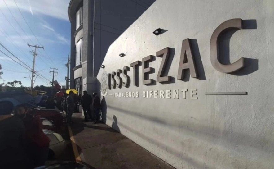 Jorge Eduardo Dávila Rangel, Martín Sánchez Arellano y Jorge Luis Rodríguez García, voceros del MBDI, recordaron en entrevista con este diario que, según estudios actuariales, la reserva financiera técnica acumulada en más de dos décadas, debería superar los 30 mil millones de pesos, pero actualmente no supera los 3 mil 600 millones de pesos.