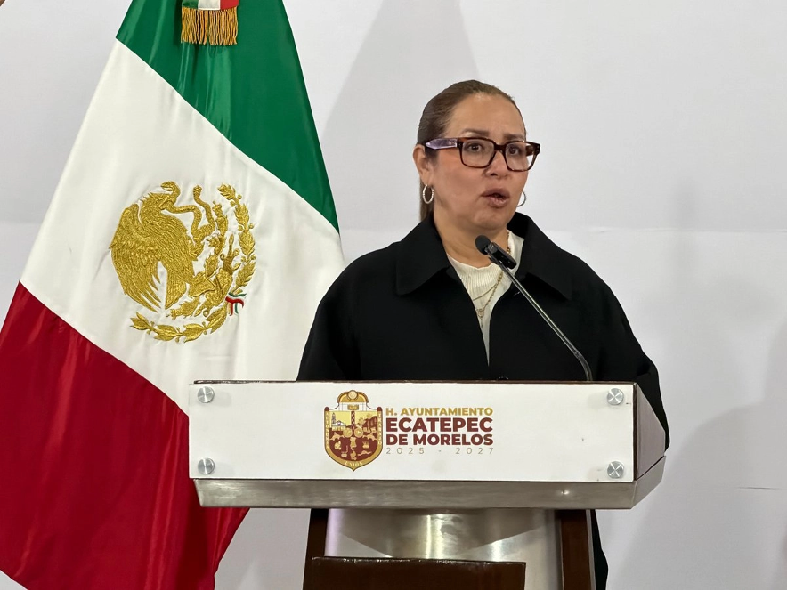 La alcaldesa, Azucena Cisneros Coss durante conferencia de prensa.