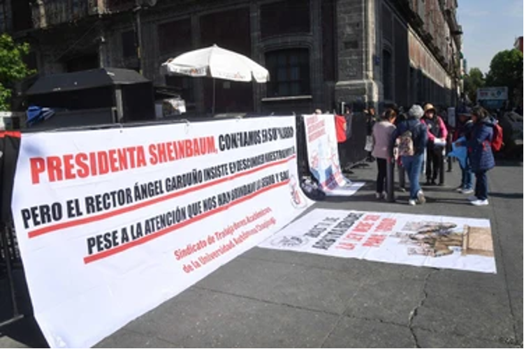 La comparecencia que duró menos de 30 minutos y en la que se reprogramó la audiencia del rector de la Universidad Autónoma de Chapingo, se realizó el sábado 24 de enero en los juzgados de control y juicios orales de Texcoco, en el penal Molino de Flores.