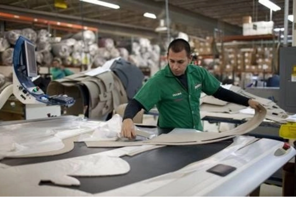 Los obreros permanecerán en sus centros de trabajo hasta recibir indicaciones de su defensa legal y de sus representantes sindicales, quienes organizaron la rotación de las guardias apostadas ante las instalaciones de Tridonex.