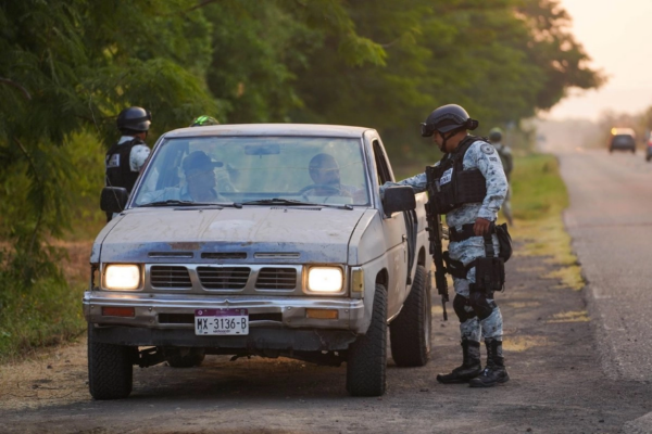 Nueve elementos de la Guardia Civil de Michoacán fueron separados de sus cargos para ser investigados por presuntas extorsiones a automovilistas.