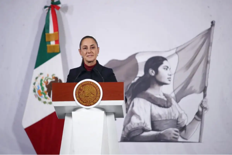 La presidenta Claudia Sheinbaum durante su conferencia matutina en Palacio Nacional, en la Ciudad de México, el 6 de enero del 2026.