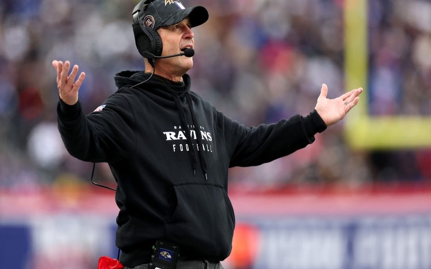 El head coach, de 63 años, tardó menos de 10 días en encontrar trabajo, tras su salida de Baltimore Ravens, equipo al que comandó por 18 temporadas e hizo campeón el Super Bowl XLVII; será uno de los entrenadores mejor pagados de la liga con 20 mdd por campaña.