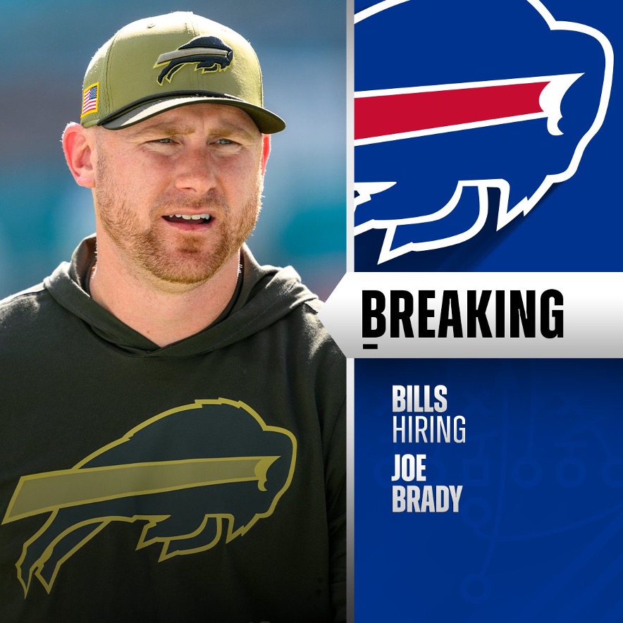 Los Buffalo Bills anunciaron este martes que Joe Brady, quien se desempeñaba como su coordinador ofensivo, será su nuevo entrenador en jefe por las próximas cinco temporadas de la NFL. “Hemos llegado a un acuerdo con Joe Brady para un contrato por cinco años para que se convierta en nuestro nuevo entrenador principal“, informaron los Bills a través de un comunicado. Brady, de 36 años, sustituye al experimentado Sean McDermott, quien el pasado 19 de enero fue despedido de manera sorpresiva luego de nueve temporadas en el equipo, de las cuales lo llevó a playoffs en ocho de ellas. McDermott perdió su trabajo después de ser eliminado la semana pasada por losDenver Broncos en la ronda divisional de la Conferencia Americana. Ante la polémica que levantó la salida del ‘coach’ de 51 años, debido a los números positivos que dejó con 98 triunfos y 50 derrotas, Terry Pegula, presidente de los Bills, explicó que estaban atascados en su búsqueda por llegar a una final de la Conferencia Americana y a un Super Bowl. “Vi el dolor en el rostro de Josh luego de la derrota y sentí su dolor. Es una cuestión de hacia dónde va el liderazgo del equipo en el campo y en el vestuario;tuvimos otro fracaso en los playoffs. Por eso decidí que Sean tenía que irse. Sé que podemos hacerlo mejor y lo demostraremos”, argumentó Pegula sobre el dolor de Josh Allen, su quarterback, y el cambio de liderazgo. Este martes Buffalo eligió a su nuevo entrenador en jefe dentro del cuerpo técnico que dejó McDermott en Joe Brady, un joven ‘coach’ que llegó a los Bills en 2022 como entrenador de mariscales de campo. El ascenso de Brady siguió un año después como entrenador ofensivo interino y se mantuvo en 2024 y 2025, temporadas en las que ocupó el puesto de coordinador ofensivo, posición desde la que ayudó a potenciar el talento de Josh Allen, quien fue reconocido como Jugador Más Valioso de la temporada anterior.