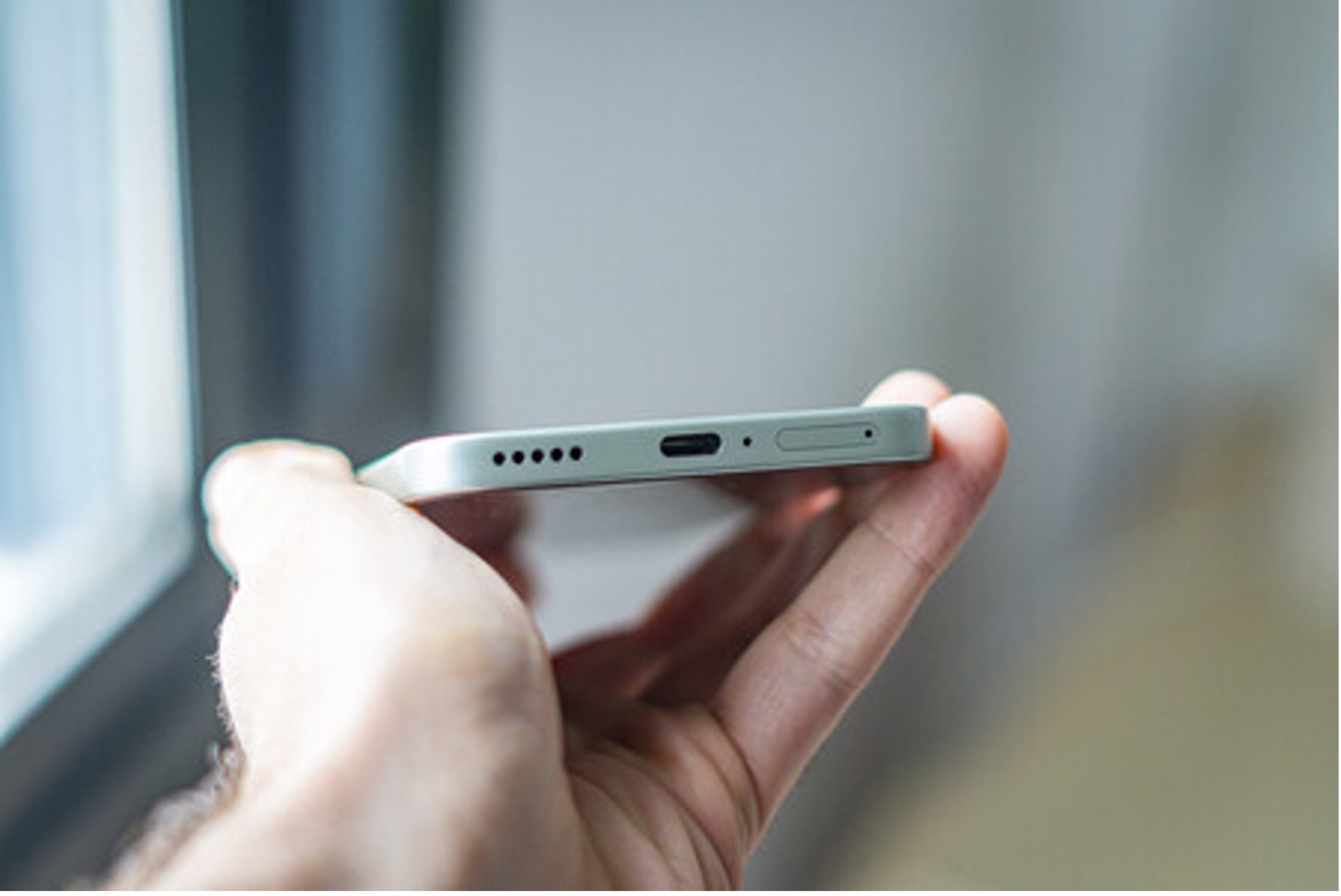 Hasta hace poco, existía una regla no escrita en la telefonía móvil que dictaba que, si queríamos una batería duradera, tocaba cargar con un teléfono grueso y pesado.