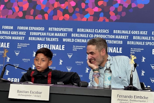 En el estreno de Moscas, el reciente trabajo del realizador mexicano Fernando Eimbcke las lágrimas rodaban sin aparente control entre muchos de los asistentes, se observaban los movimientos de afanada búsqueda de un pañuelo desechable en la obscuridad de la sala del Berlinale Palast.