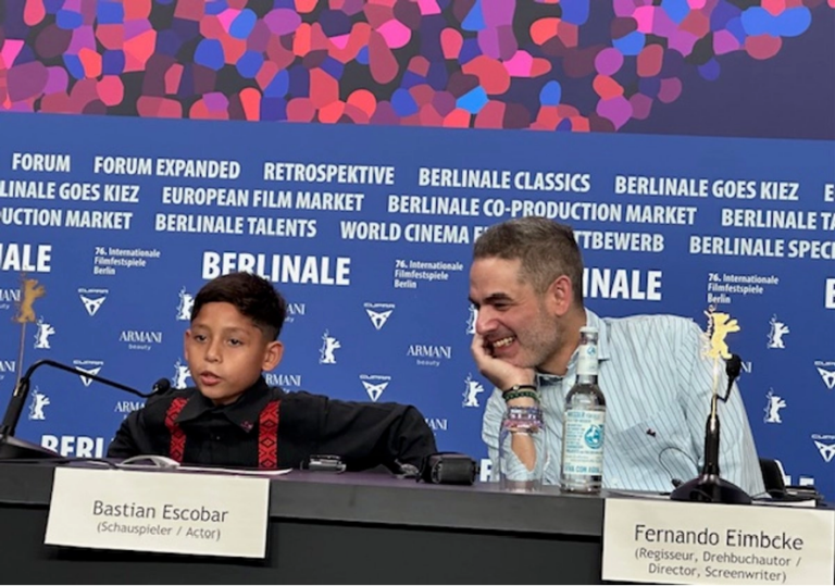 En el estreno de Moscas, el reciente trabajo del realizador mexicano Fernando Eimbcke las lágrimas rodaban sin aparente control entre muchos de los asistentes, se observaban los movimientos de afanada búsqueda de un pañuelo desechable en la obscuridad de la sala del Berlinale Palast.