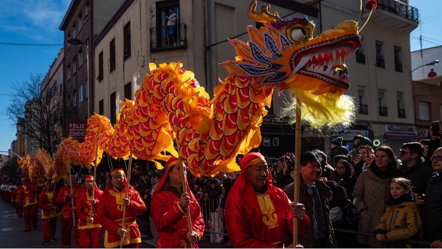 Las áreas verdes del Centro Nacional de las Artes (Cenart) desbordaron color y energía este sábado. Al filo de las 14 horas, según cifras oficiales, más de 12 mil visitantes se reunieron para celebrar el Festival Cultural de Año Nuevo Chino Caballo de Fuego.