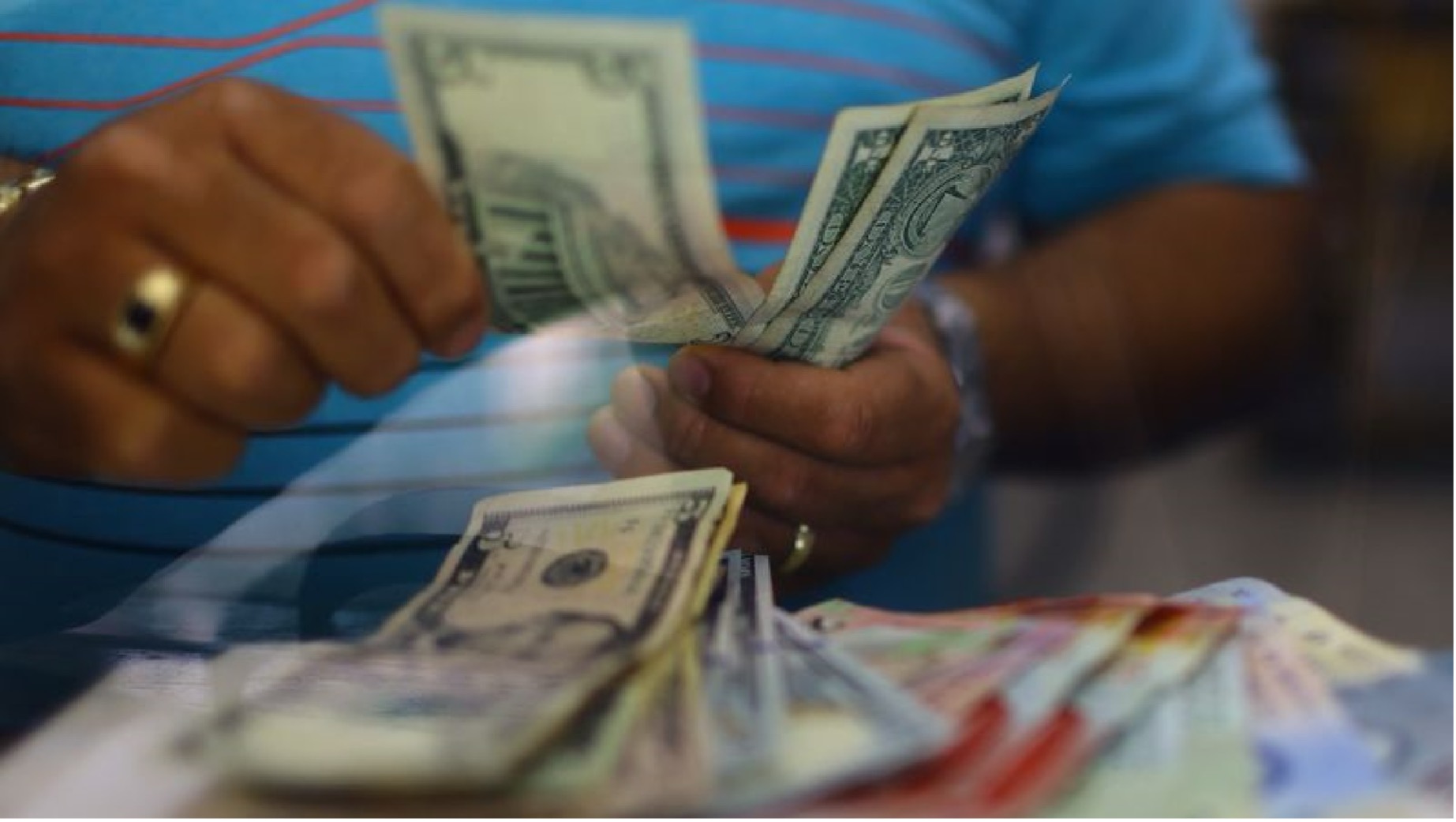 En medio de los festivos en Estados Unidos y en China, el peso mexicano y el mercado accionario nacional tuvieron una negativa jornada.