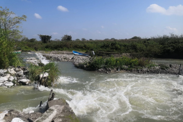 Habitantes de comunidades cercanas al estero El Camalote advirtieron que el deterioro del dique no es un problema nuevo y reclamaron acciones preventivas de fondo.