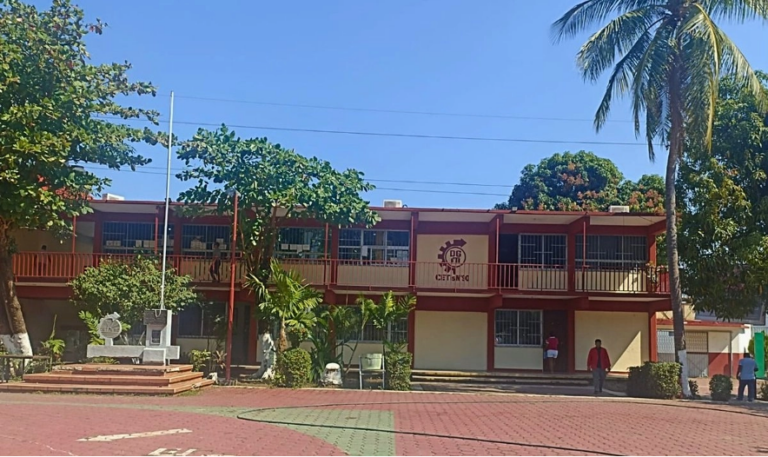 Instalaciones del Centro de Estudios Tecnológicos, Industriales y de Servicios (CETIS) número 90.