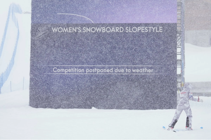 La final de snowboard slopestyle femenil de los Juegos Olímpicos de Invierno 2026 en Livigno fue pospuesta por las fuertes nevadas, el 17 de febrero de 2026.