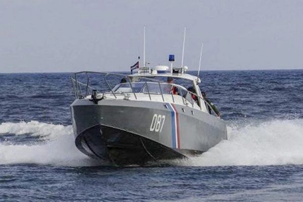 El gobierno cubano informó que el grupo de agresores llevaba fusiles de asalto, explosivos artesanales, chalecos antibalas y uniformes. En la imagen, guardias costeros del Ministerio del Interior.