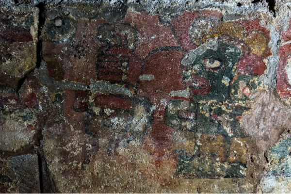 Luego de permanecer sellada durante más de mil 400 años, bajo tierra, con climas extremos, humedad y constantes sismos que sacuden la región, la Tumba 10 de Huitzo, en el Valle de Etla, Oaxaca, develó por primera vez el esplendor de su majestuosa arquitectura y decoración.