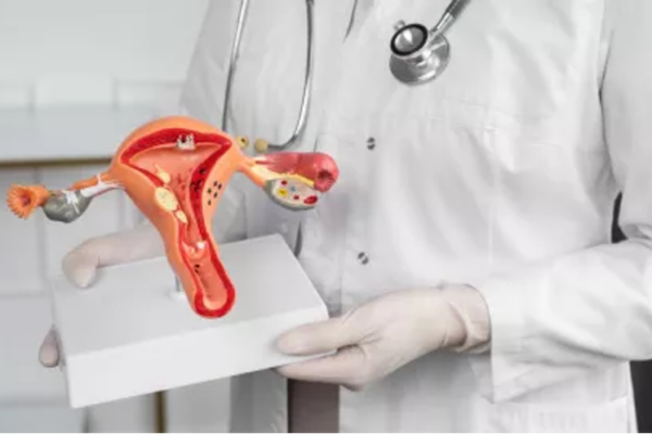 Investigadores de la Universidad Nacional Autónoma de México (UNAM)desarrollaron una prueba para la detección del virus del papiloma humano (VPH), como parte de proyectos científicos enfocados en ampliar las herramientas disponibles para el diagnóstico de esta infección, considerada una de las más comunes a nivel mundial.