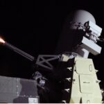 De un tiempo a esta parte, al llegar la noche en medio de guerras o conflictos bélicos hay sonidos que se quedan grabados para siempre.