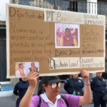 Fernanda de la Rosa, ex pareja del diputado denunció que desde hace ocho años, el legislador local, Isaac Josué Hernández Méndez, no le otorga la pensión alimenticia para sus dos hijos.