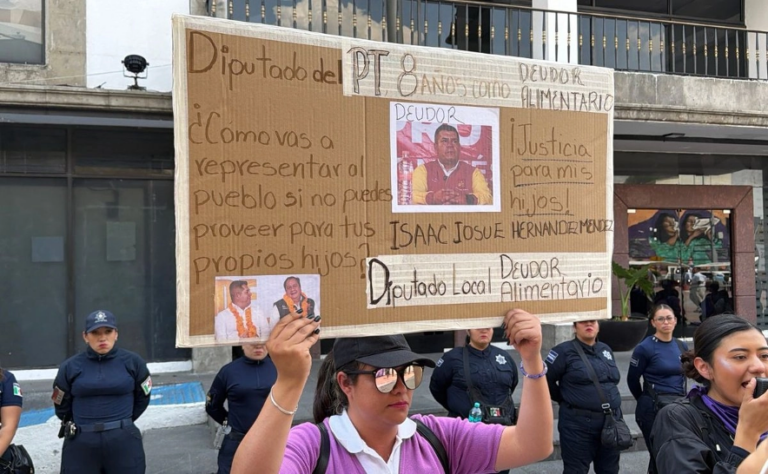 Fernanda de la Rosa, ex pareja del diputado denunció que desde hace ocho años, el legislador local, Isaac Josué Hernández Méndez, no le otorga la pensión alimenticia para sus dos hijos.