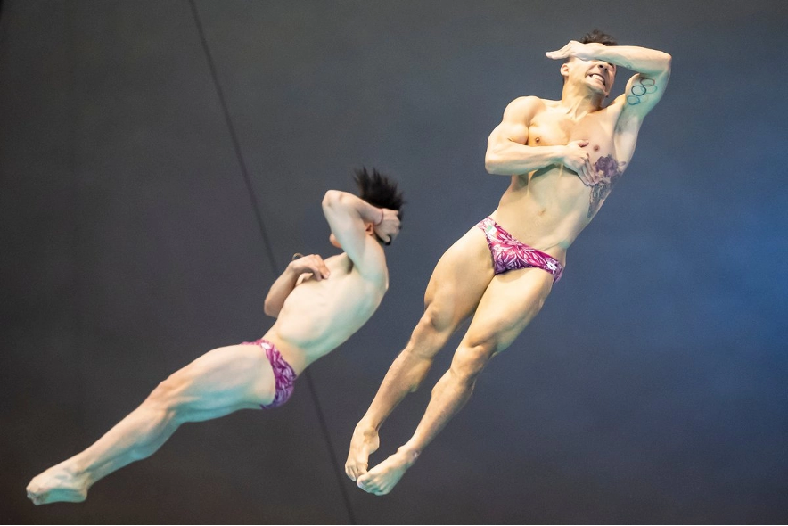 Los subcampeones olímpicos Osmar Olvera y Juan Celaya lograron plata en la prueba de trampolín de tres metros sincronizados en la Copa del Mundo de Clavados en Montreal, Canadá, el 28 de febrero de 2026. 