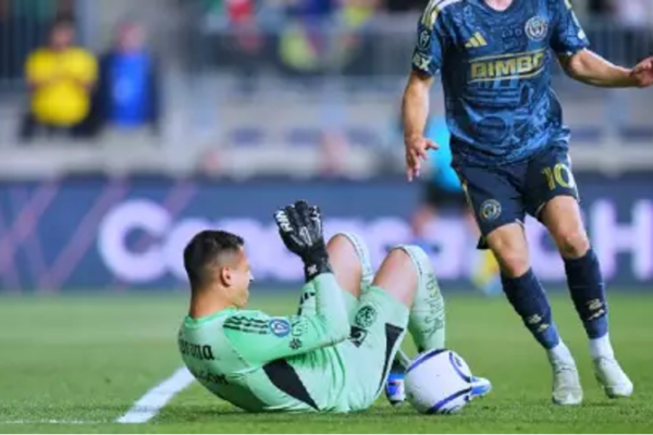 "El procedimiento de reparación del tendón realizado el día de hoy (ayer) a Luis Ángel Malagón fue un éxito. El tiempo de recuperación total de nuestro arquero será entre seis y ocho meses", informó el América.