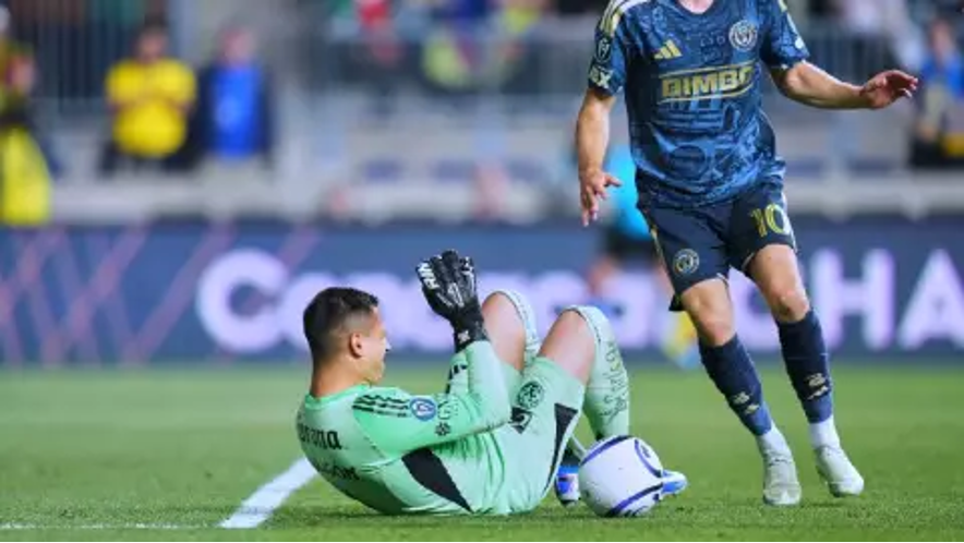 "El procedimiento de reparación del tendón realizado el día de hoy (ayer) a Luis Ángel Malagón fue un éxito. El tiempo de recuperación total de nuestro arquero será entre seis y ocho meses", informó el América.