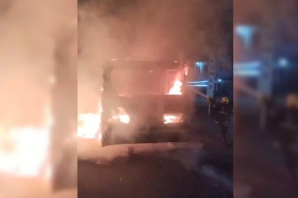 El vehículo circulaba sobre avenida Taxímetros. 