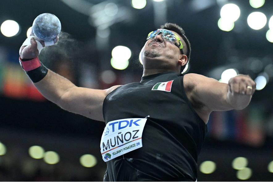 El mexicano Uziel Muñoz compite en la final de lanzamiento de peso masculino durante el Campeonato Mundial de Atletismo en Pista Cubierta Kujawy Pomorze 2026 en Toruń, Polonia, el 22 de marzo de 2026.