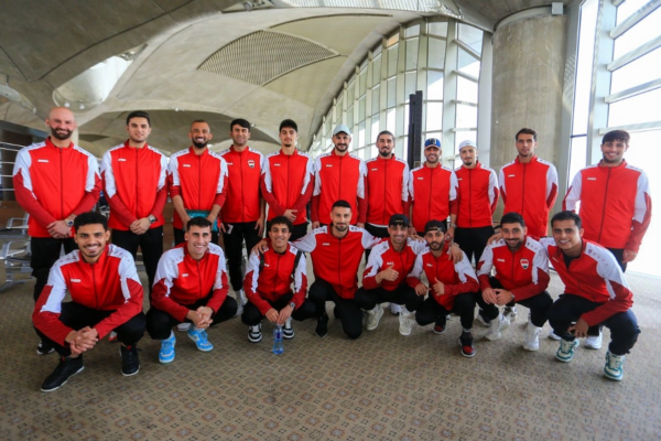La selección iraquí llegó a la terminal aérea regiomontana durante la madrugada.