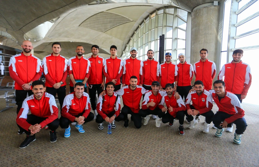 La selección iraquí llegó a la terminal aérea regiomontana durante la madrugada.